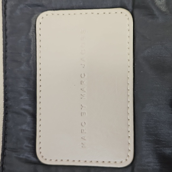 MARC JACOBS NYLON WRISTLET IN BLACK - Picture 2 of 10